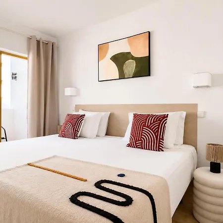 Modern Coastal Escape - Walk To Da Rocha Портиман