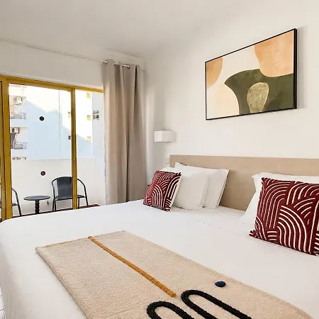 Апартаменты Modern Coastal Escape - Walk To Da Rocha *