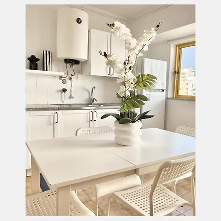 Modern Coastal Escape - Walk To Da Rocha *