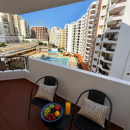 Apartment Modern Coastal Escape - Walk To Da Rocha Portimão